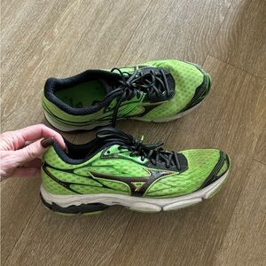 Men’s athletic shoes